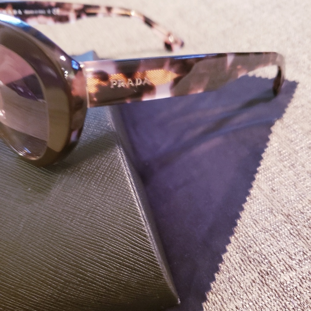 📛Price Drop❗.Prada sunglasses - Picture 3 of 5